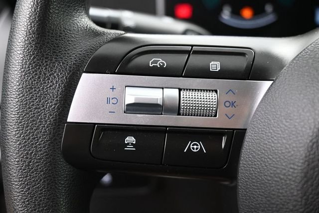 Used 2025 Silver Hyundai SEL image 19