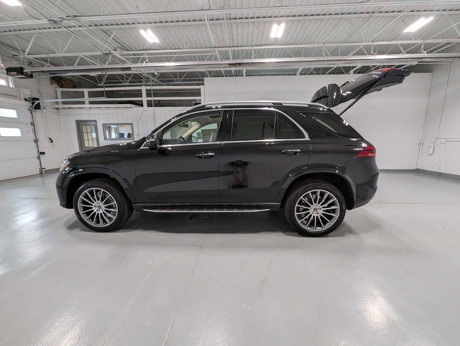 New 2026 Obsidian Black Metallic Mercedes-Benz GLE 580 image 10