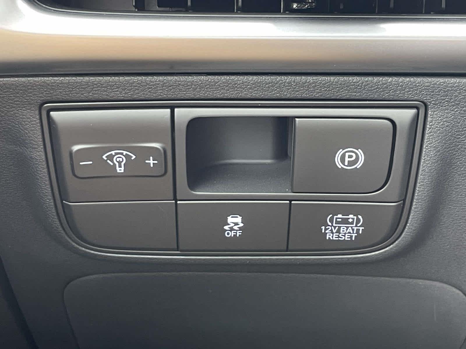 New 2026 Shimmering Silver Hyundai SE image 30