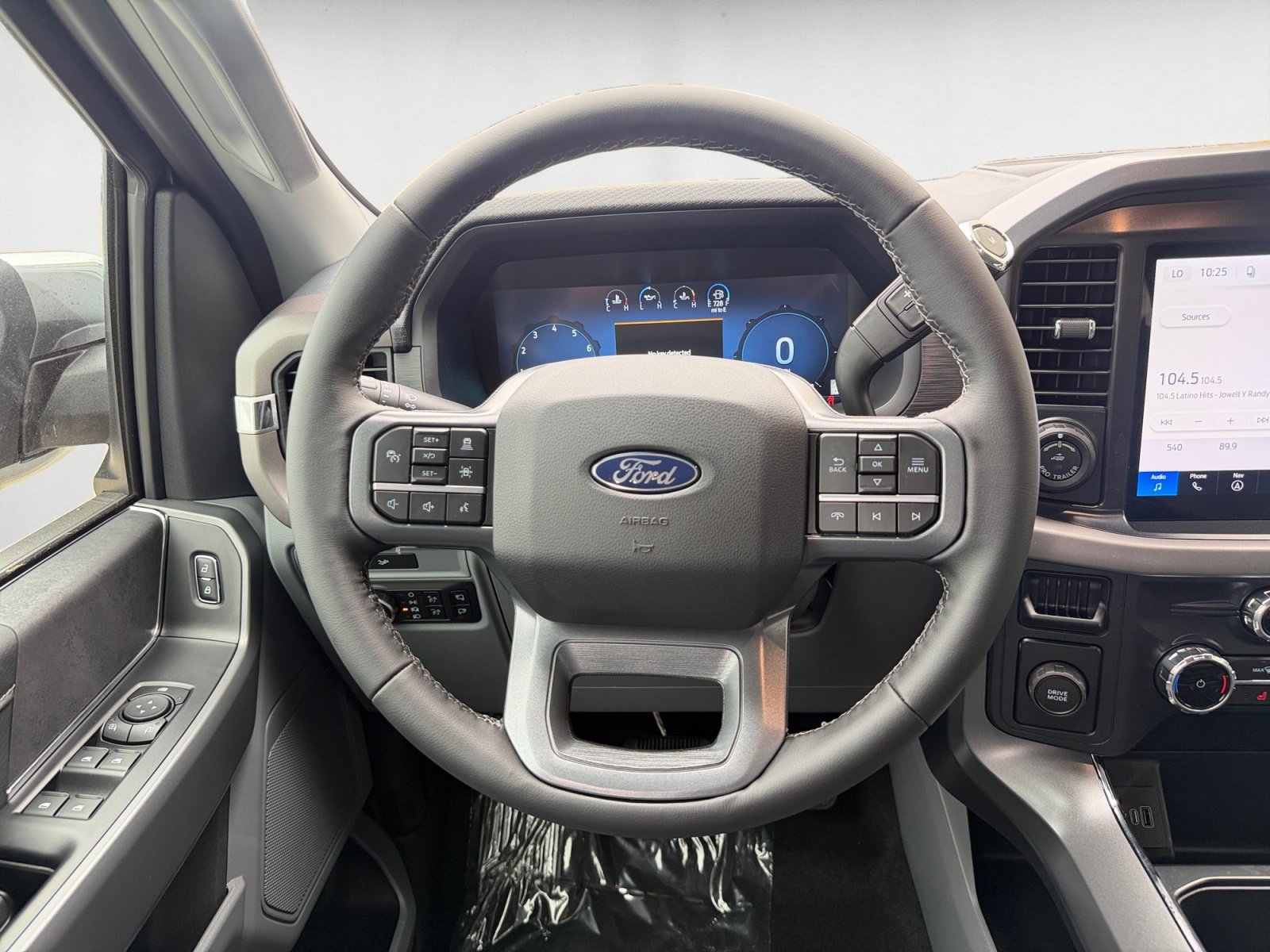 New 2026 Carbonized Gray Metallic Ford XLT image 11