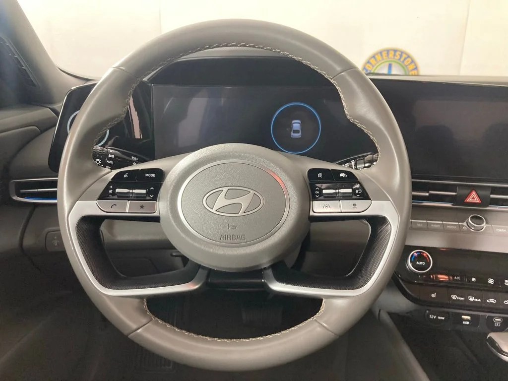 Used 2025 Gray Hyundai SEL Convenience image 6