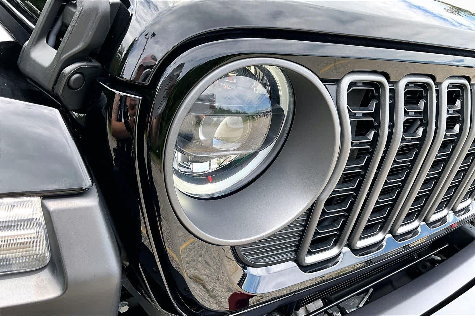 Used 2025 Black Clearcoat Jeep Rubicon X image 27