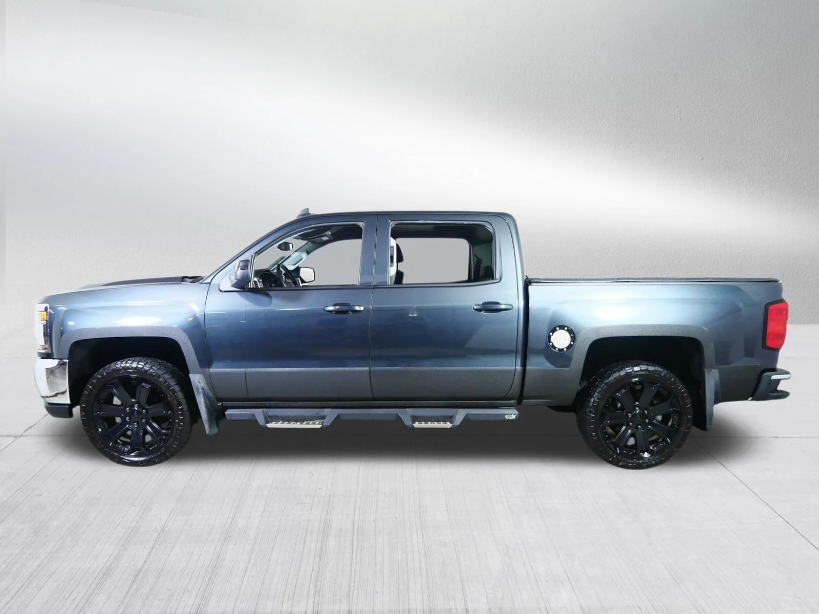 Used 2018 Blue Chevrolet LT image 4