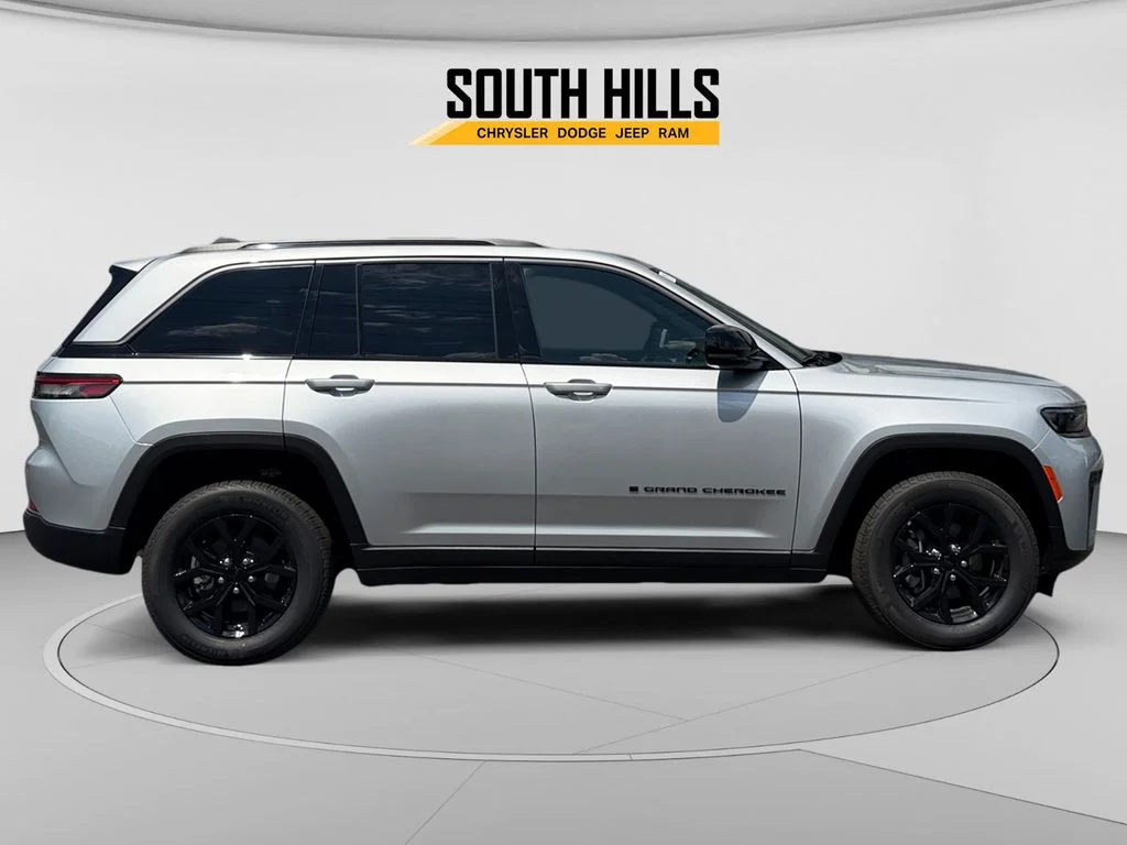 New 2026 Silver Zynith Jeep Altitude image 6