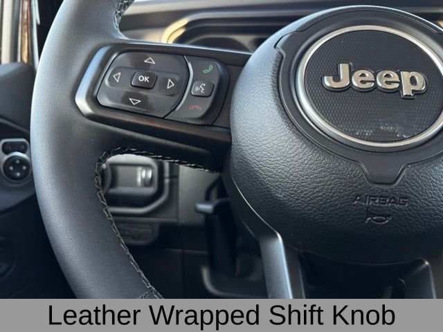 New 2025 Black Clearcoat Jeep High Tide image 32
