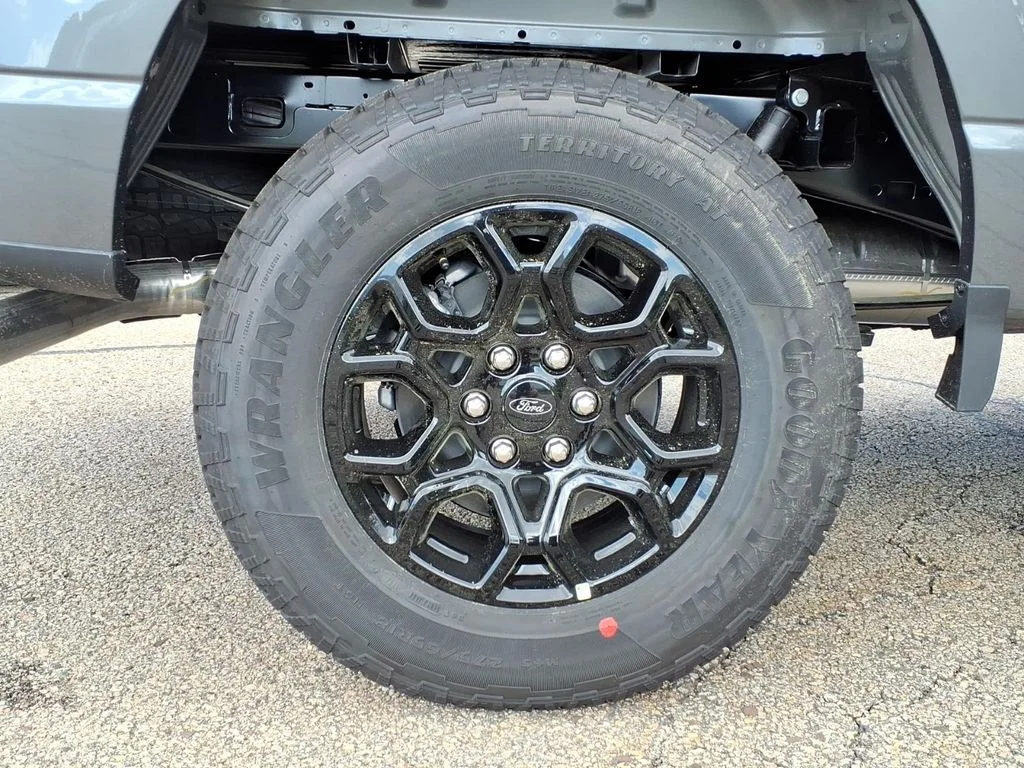 New 2026 Carbonized Gray Metallic Ford XLT image 9