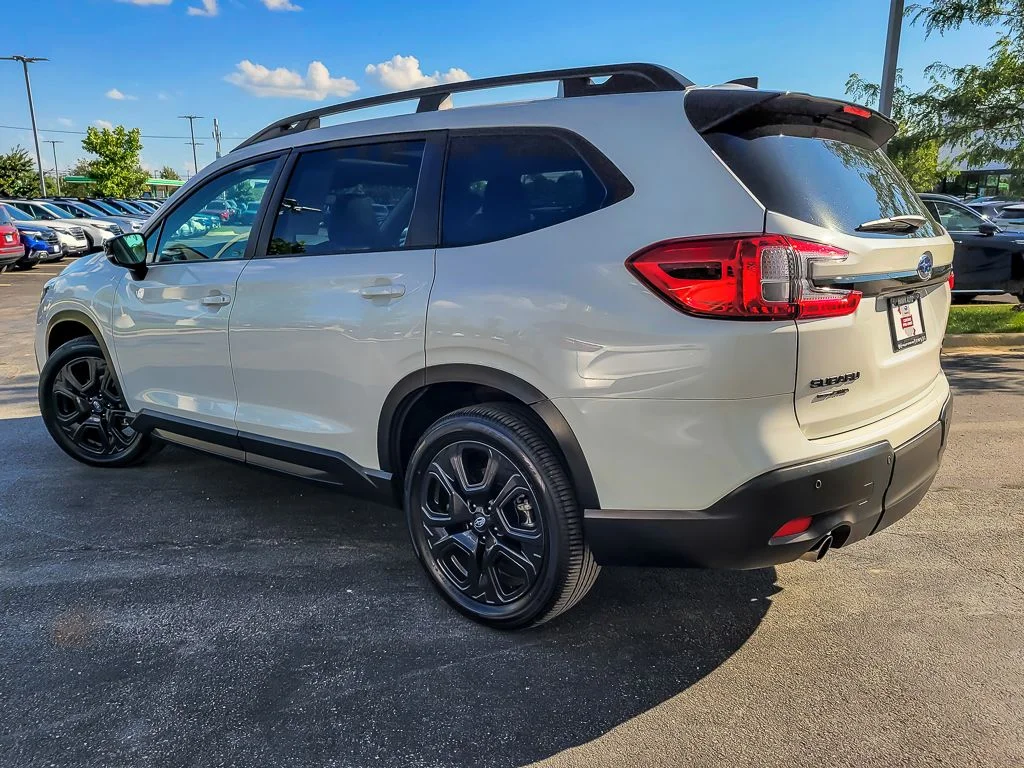 Used 2025 White Subaru Onyx Edition Touring image 7