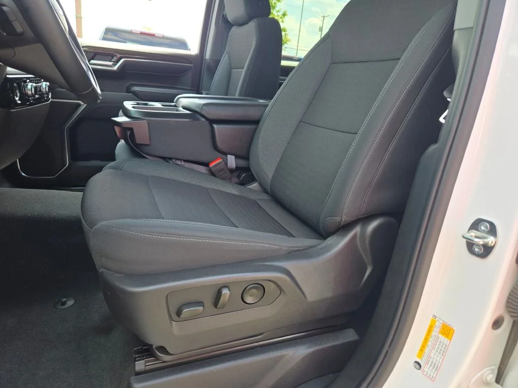 Used 2024 White GMC Elevation image 22