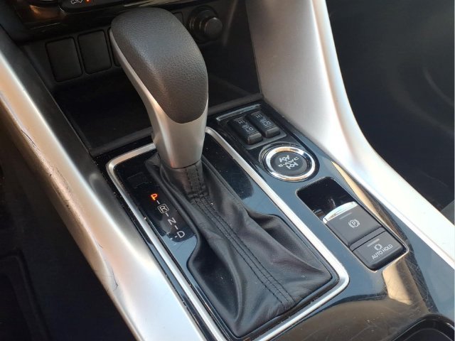 Used 2025  Mitsubishi SE image 9