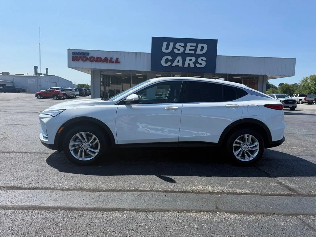 Used 2024 Summit White Buick Preferred image 4
