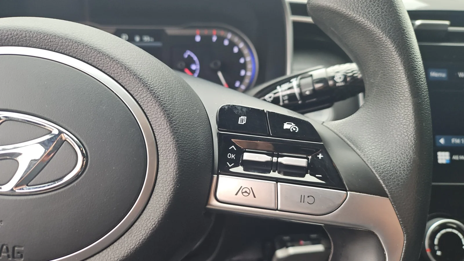 Used 2023 Black Hyundai SEL image 18