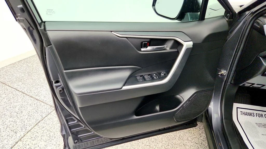 Used 2022 Magnetic Gray Metallic Toyota XLE AWD image 11