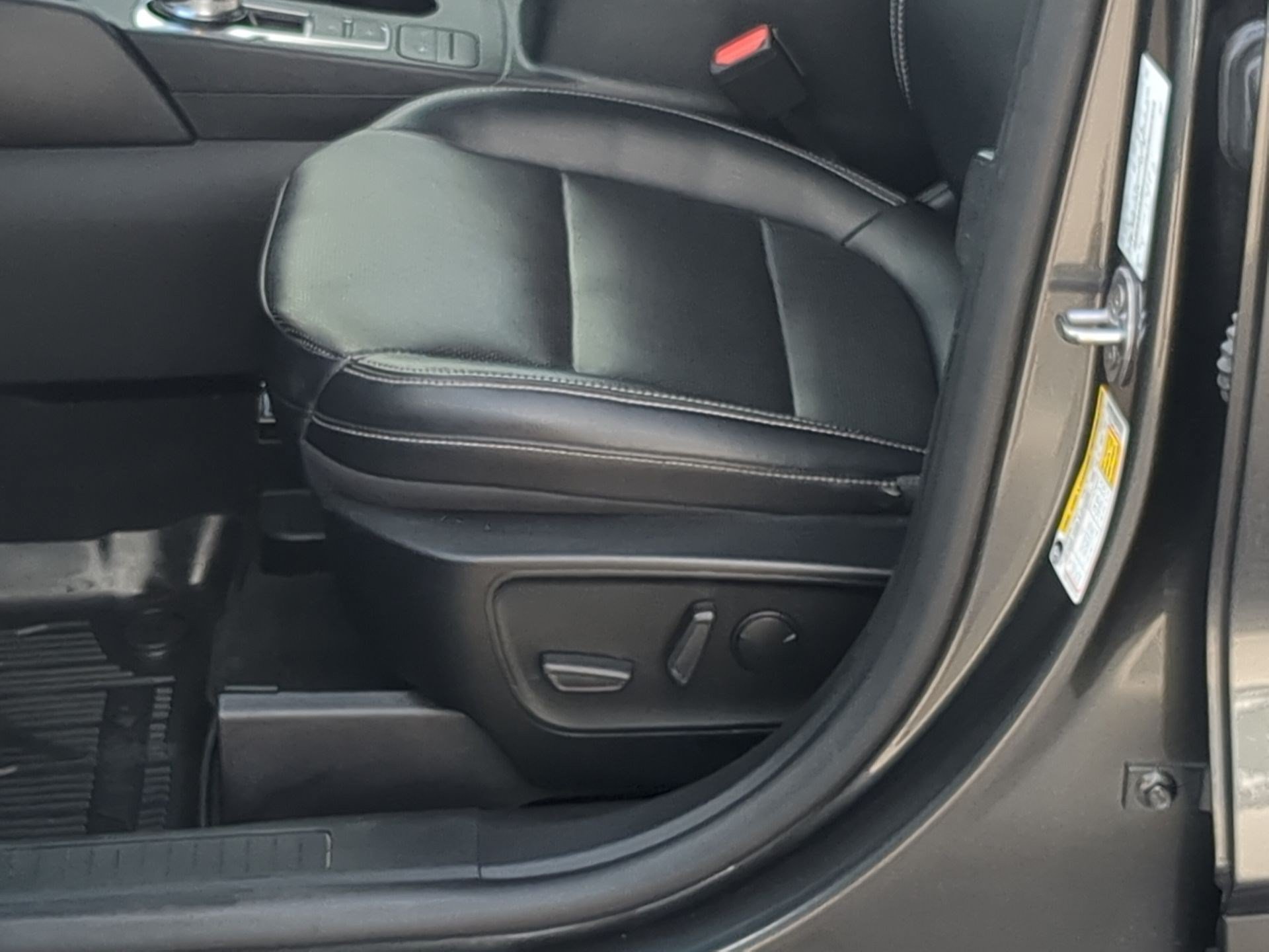 Used 2020 Magnetic Metallic Ford SEL image 12