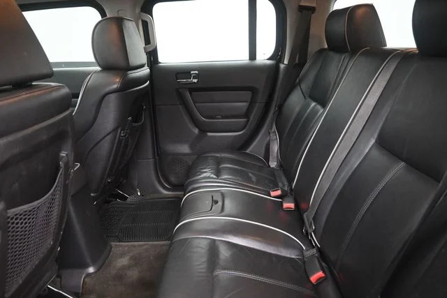 Used 2008 Black Hummer Luxury image 17
