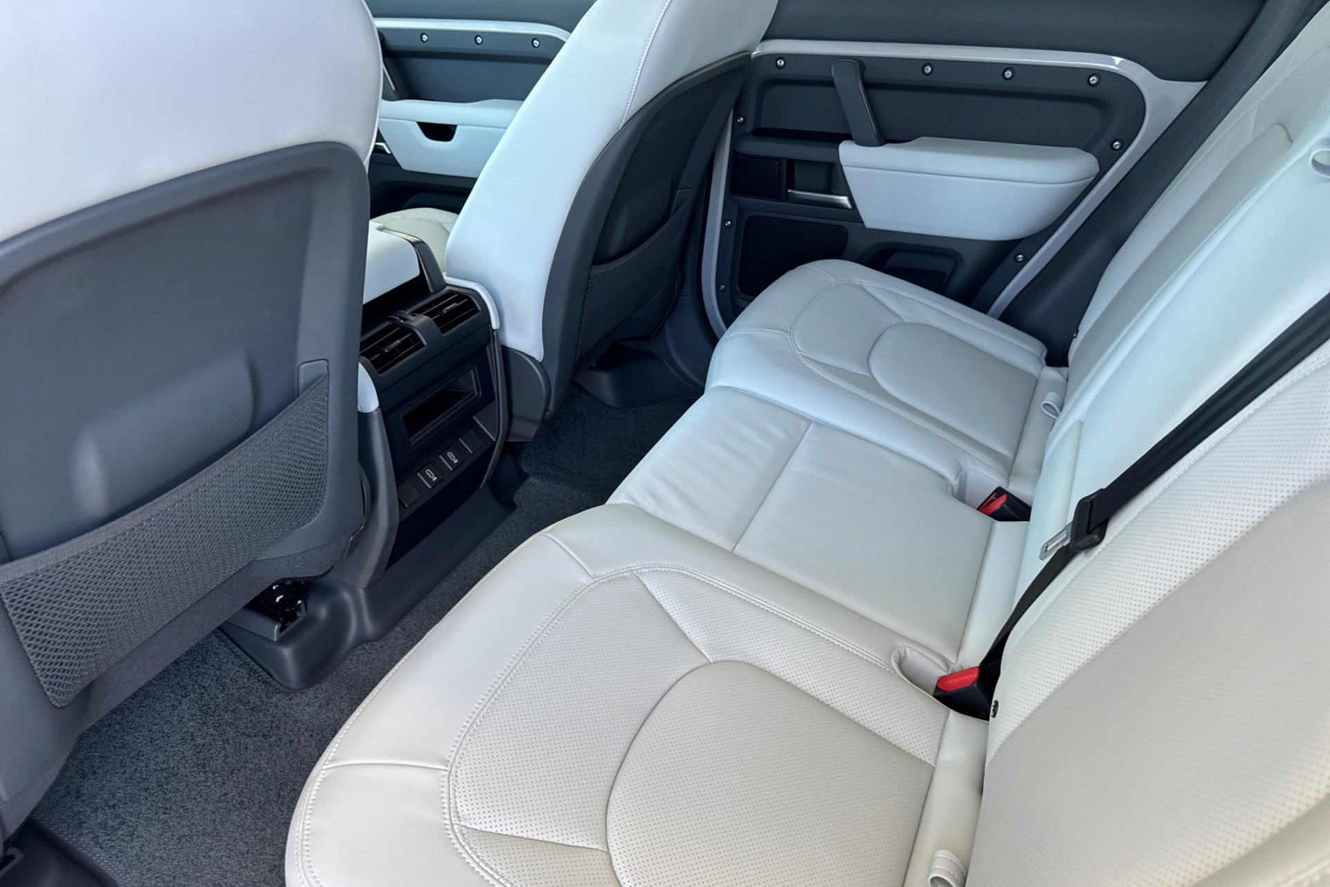 New 2026 Borasco Grey Land Rover X-Dynamic SE image 4