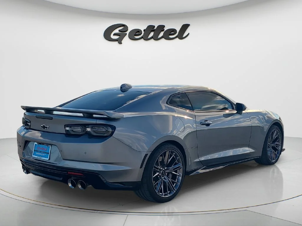 Used 2023 SHARKSKIN METALLIC Chevrolet ZL1 image 5