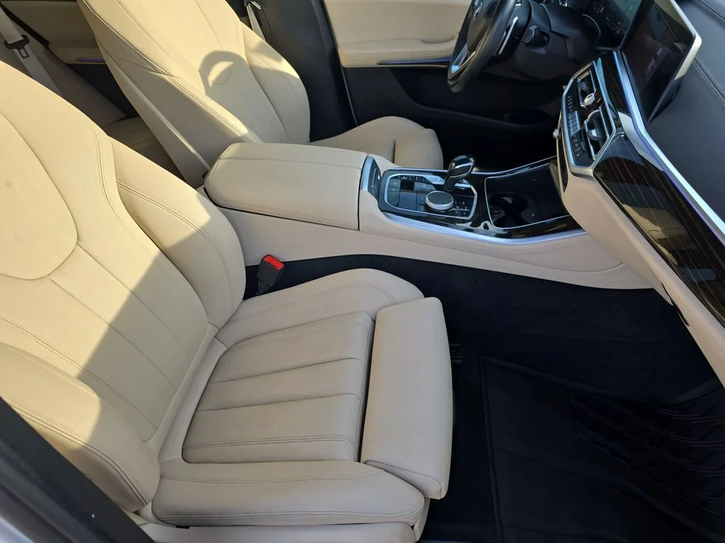 Used 2020 White BMW xDrive40i image 11
