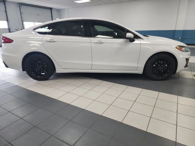 Used 2020 Oxford White Ford SE image 2