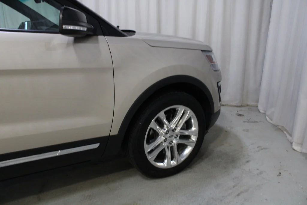 Used 2017 Gold Ford XLT image 28