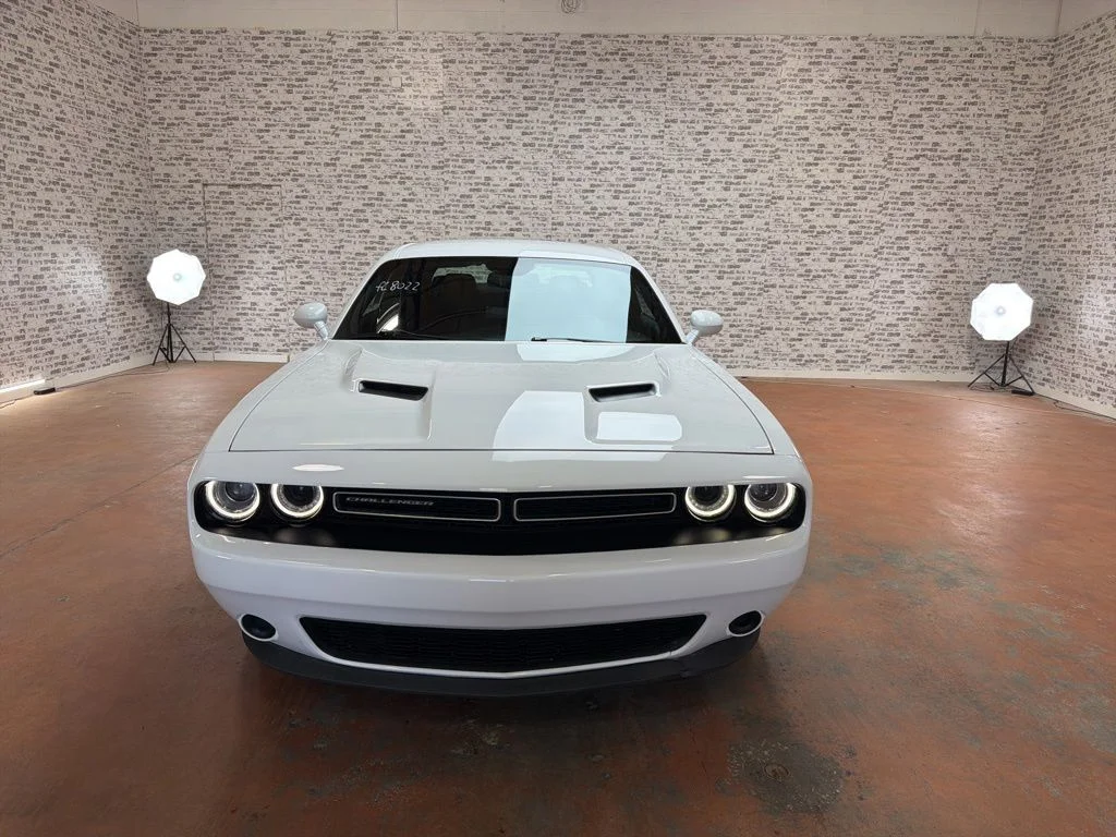Used 2023 White Dodge SXT image 2