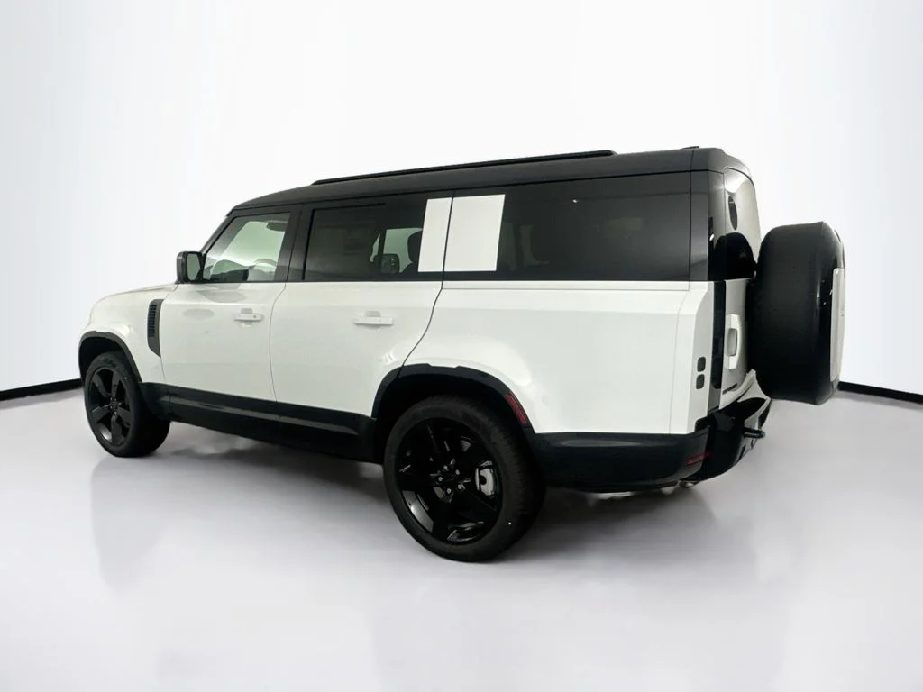 New 2026 Fuji White Land Rover X-Dynamic SE image 7