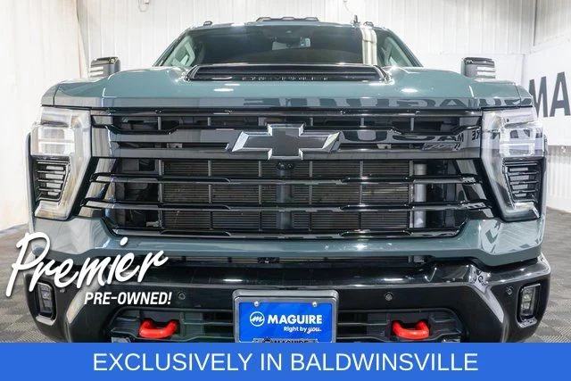 Used 2025 Gray Chevrolet LT image 3