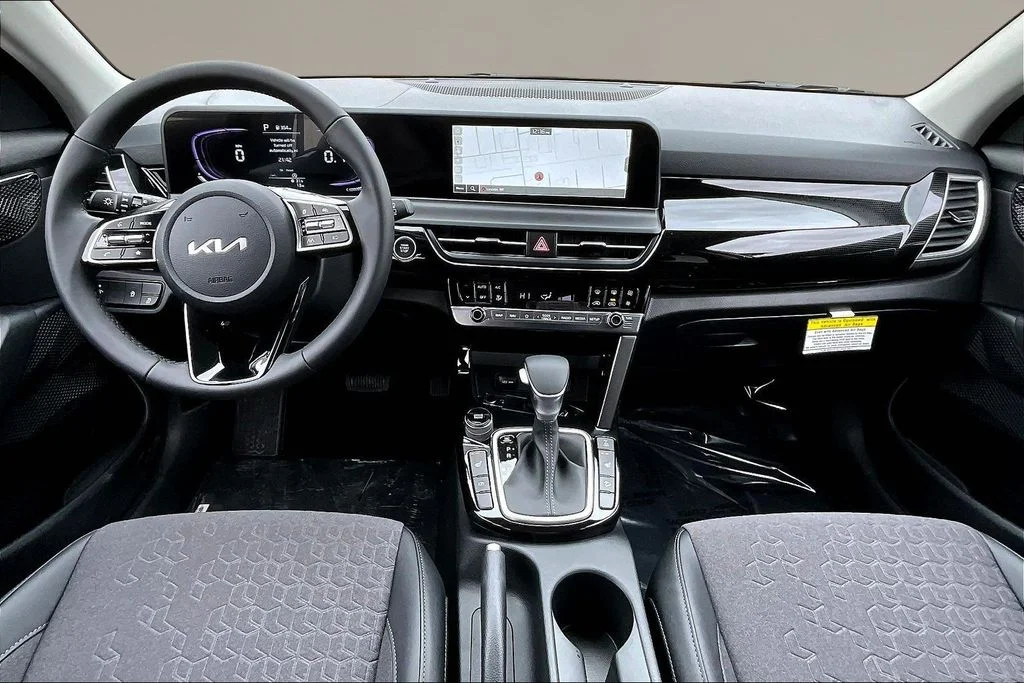 New 2026 Clear White / Black Roof Kia S image 5