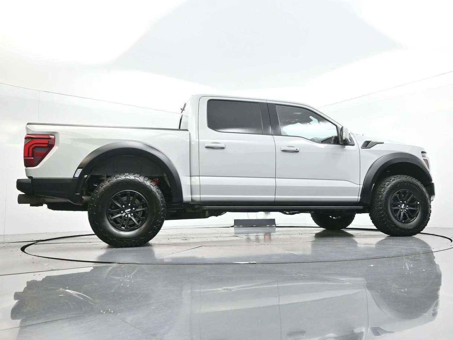Used 2024 Avalanche Gray Ford Raptor image 57