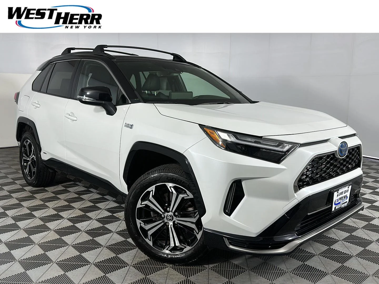 Used 2023 Wind Chill Pearl w/Midnight Black Metallic Roof Toyota XSE image 1