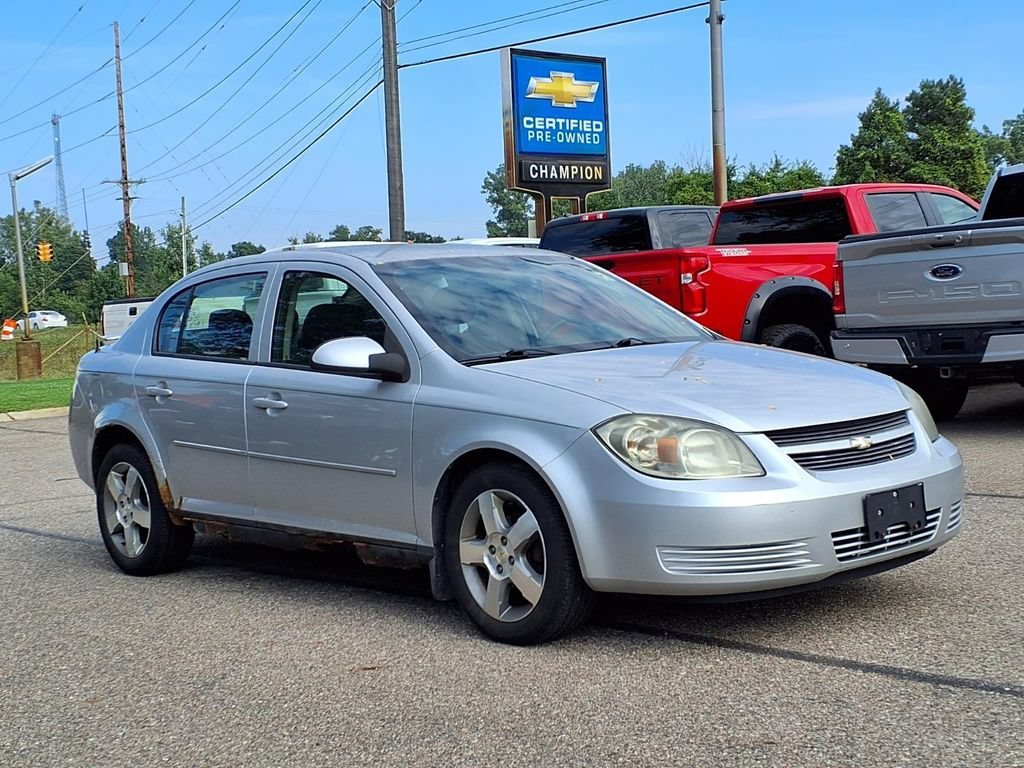 Used 2010 Silver Ice Metallic Chevrolet LT w/1LT image 3