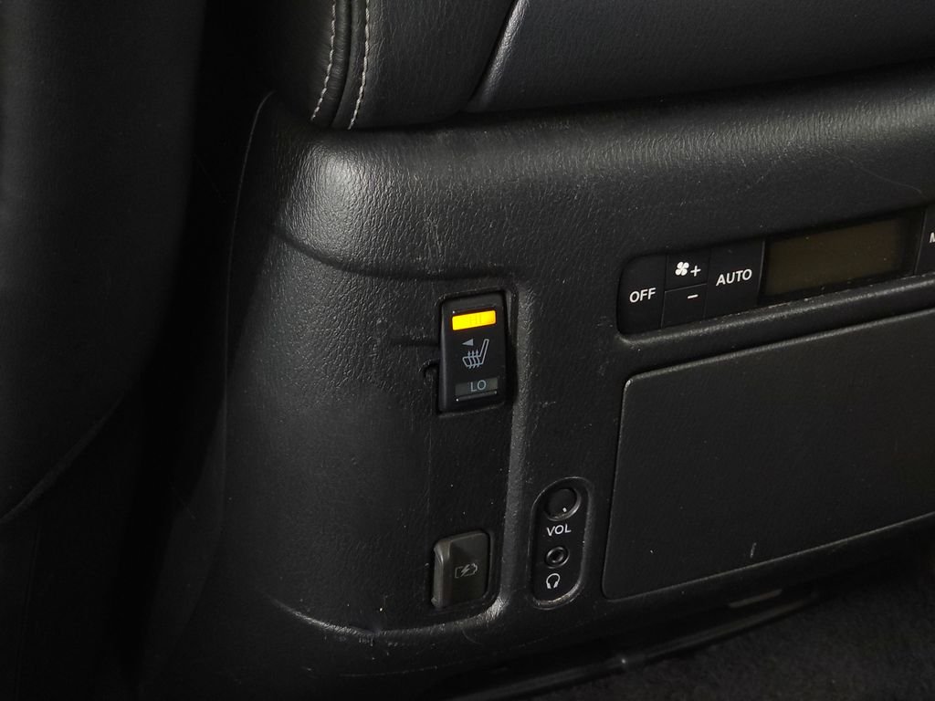 Used 2020 Super Black Nissan Platinum image 34