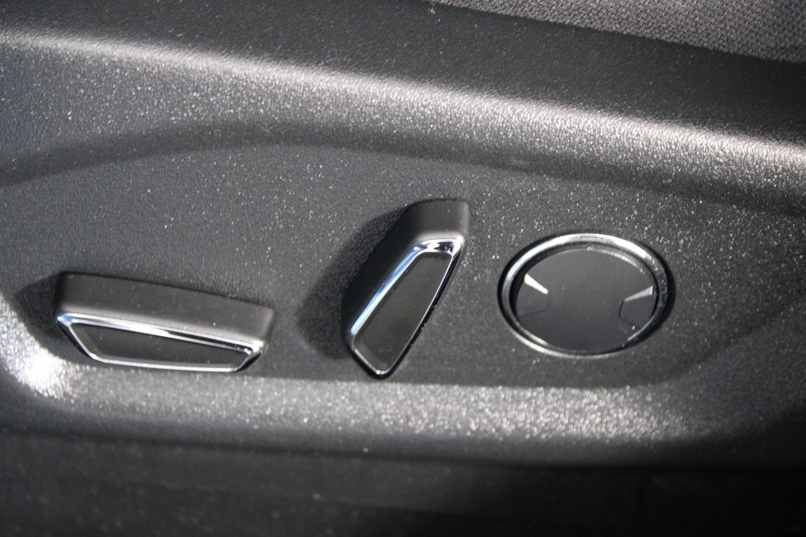 Used 2018 Blue Ford XLT image 17