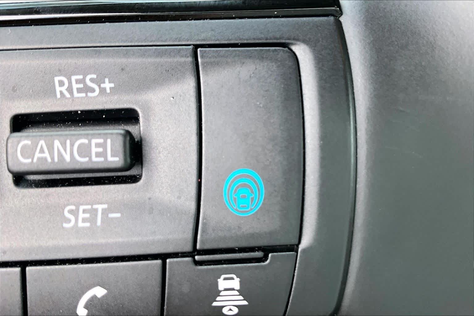 Used 2025 Super Black Nissan Platinum image 32