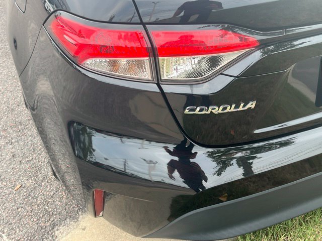 Used 2025 Midnight Black Metallic Toyota LE image 11