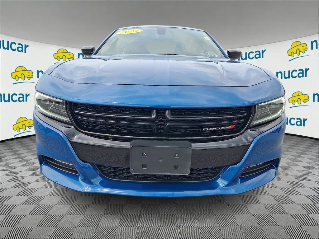Used 2023  Dodge SXT image 2