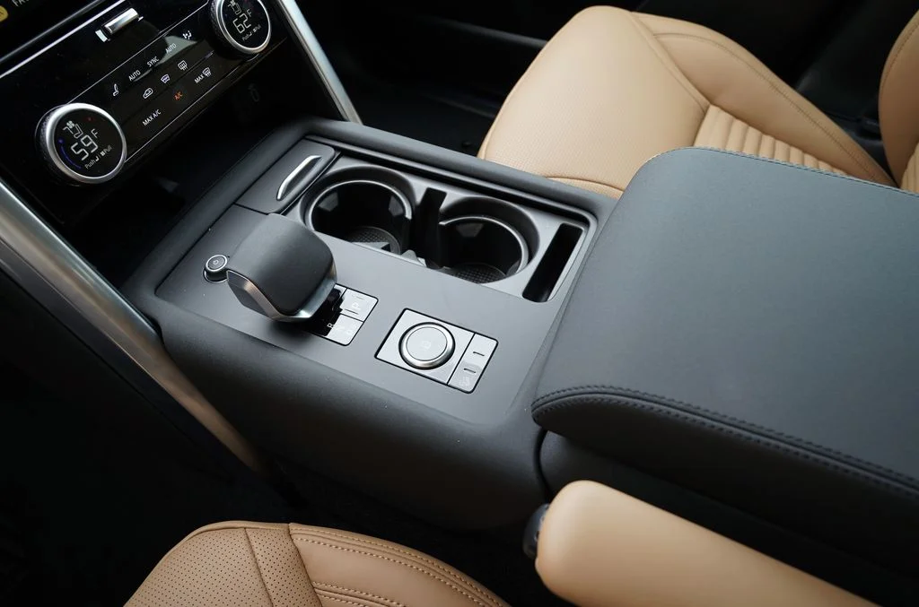 New 2026 Santorini Black Land Rover Dynamic SE image 28