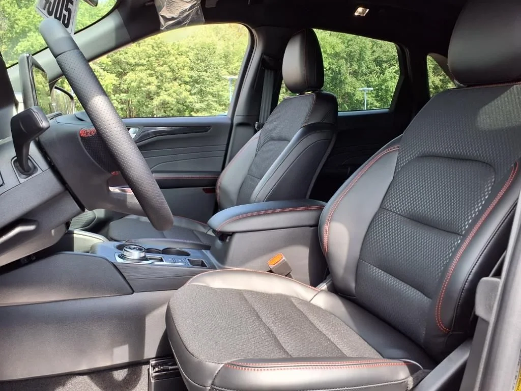 2025 Ford Escape ST-Line - Photo 14