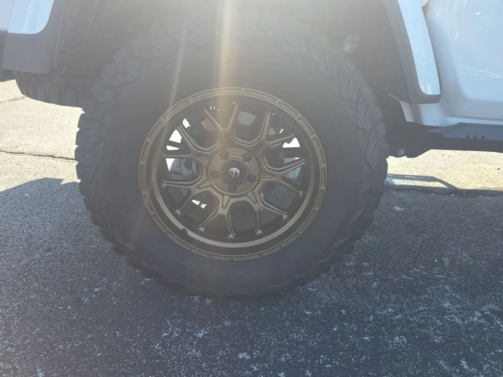 Used 2020 Bright White Clearcoat Jeep Overland image 26