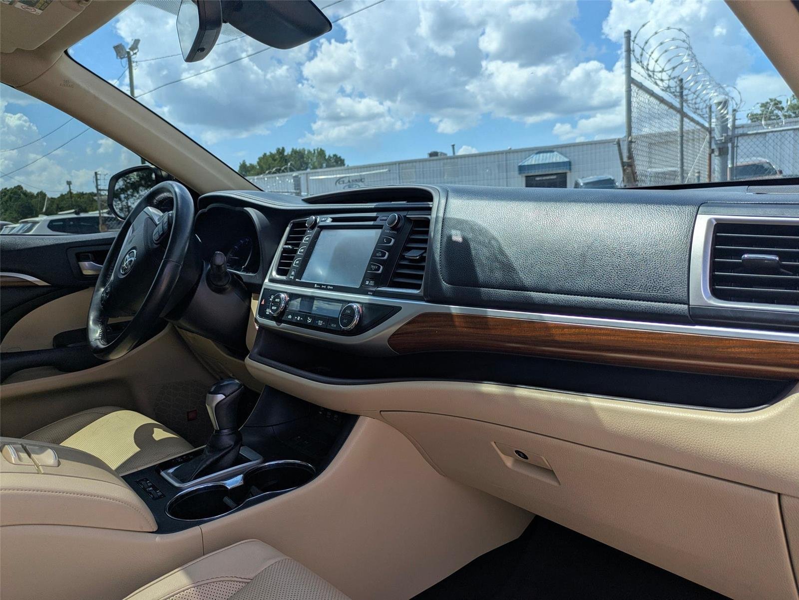 Used 2018 Blizzard Pearl Toyota Limited image 37