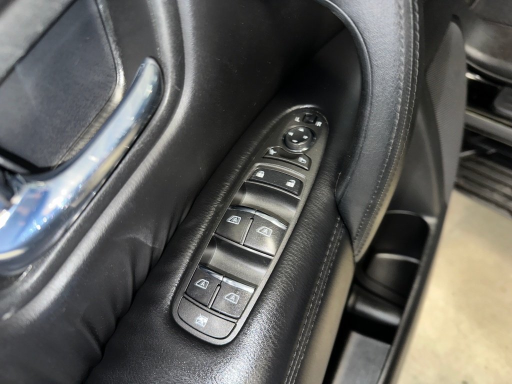 Used 2024 Super Black Nissan SL image 7
