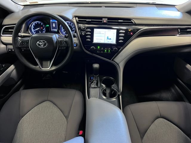 Used 2018 White Toyota LE image 18