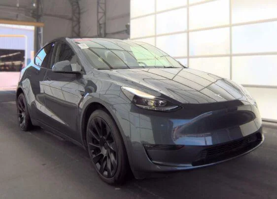 Used 2023  Tesla Long Range image 2