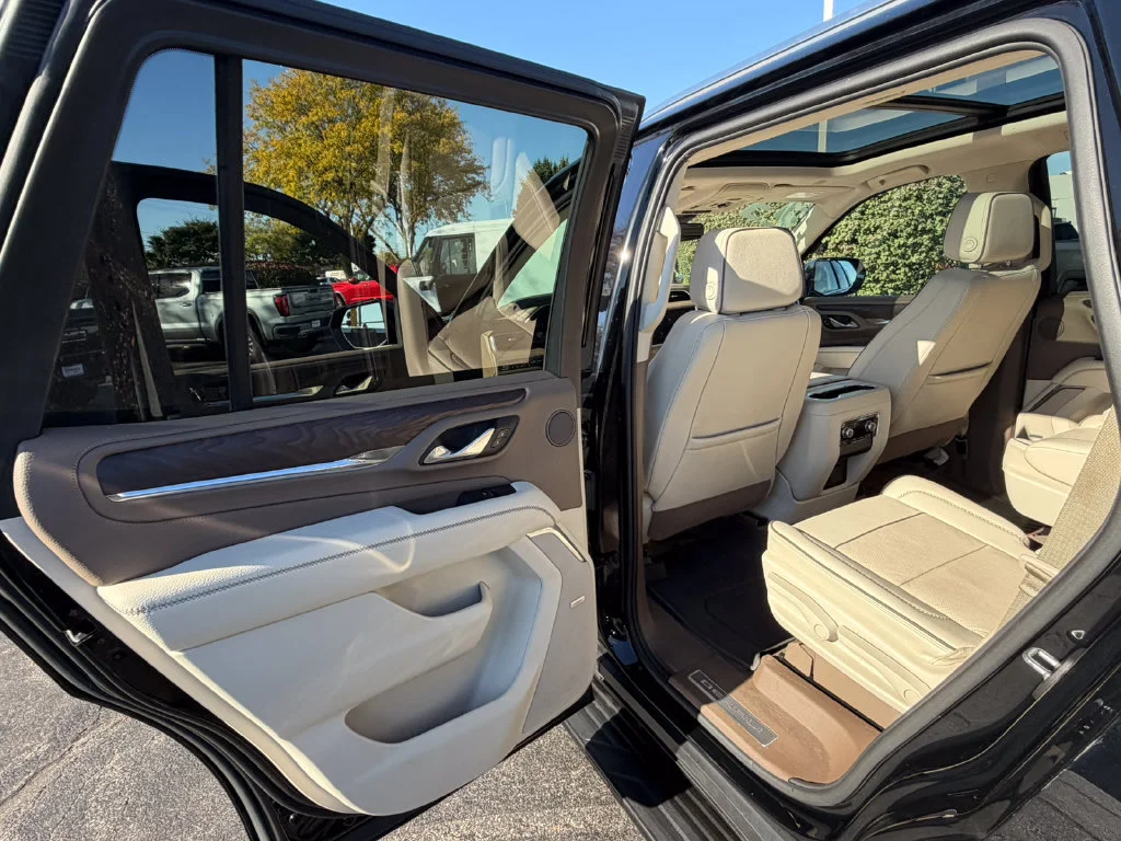 2023 GMC Yukon Denali - Photo 32