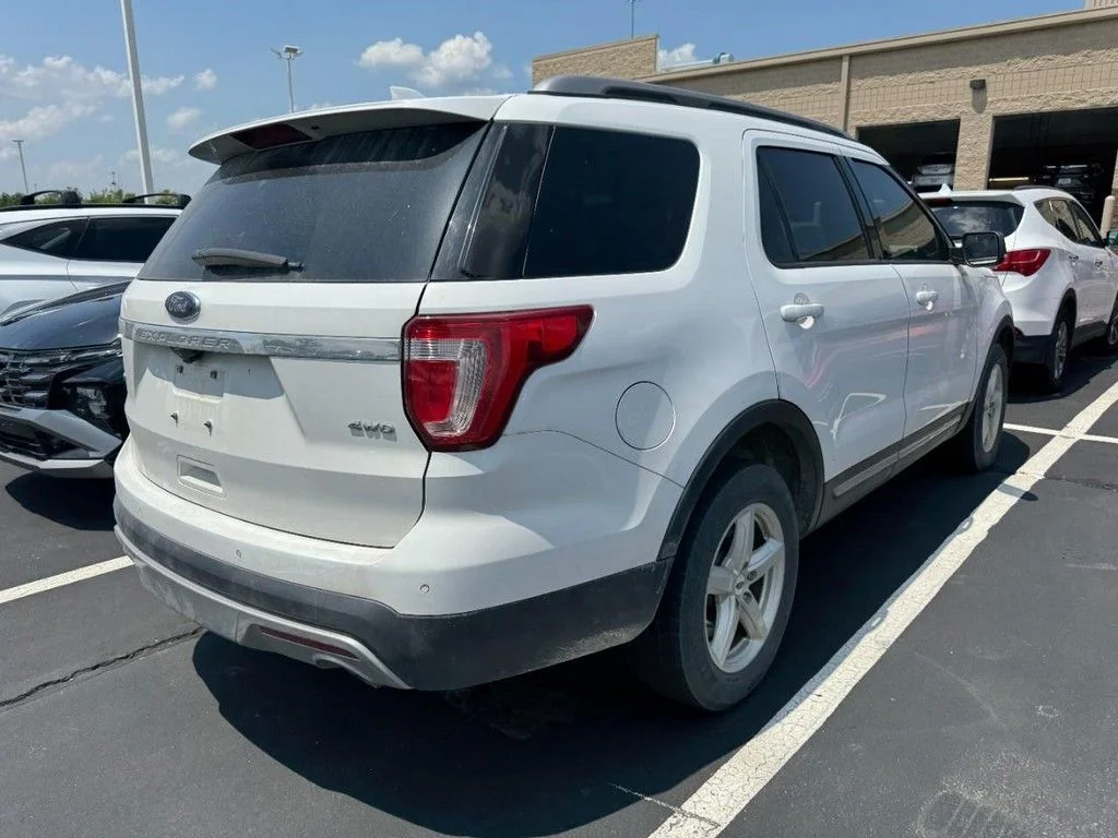 Used 2017 White Ford XLT image 3