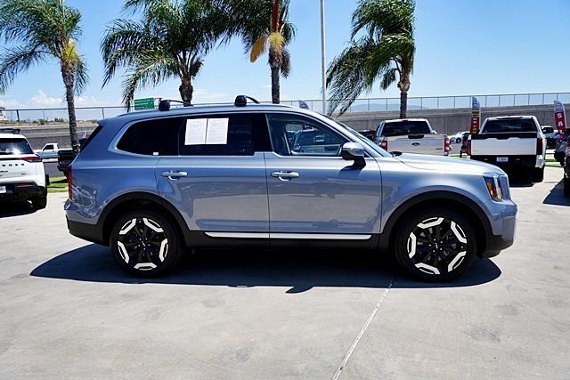 Used 2024 Silver Kia S image 2