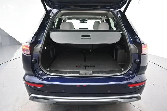 Used 2025 Cosmic Blue Met Mitsubishi SE image 21