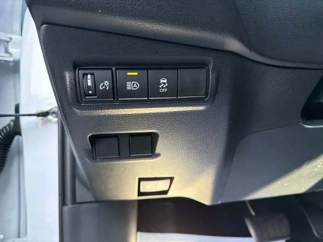 Used 2026 Off-white Toyota LE image 28