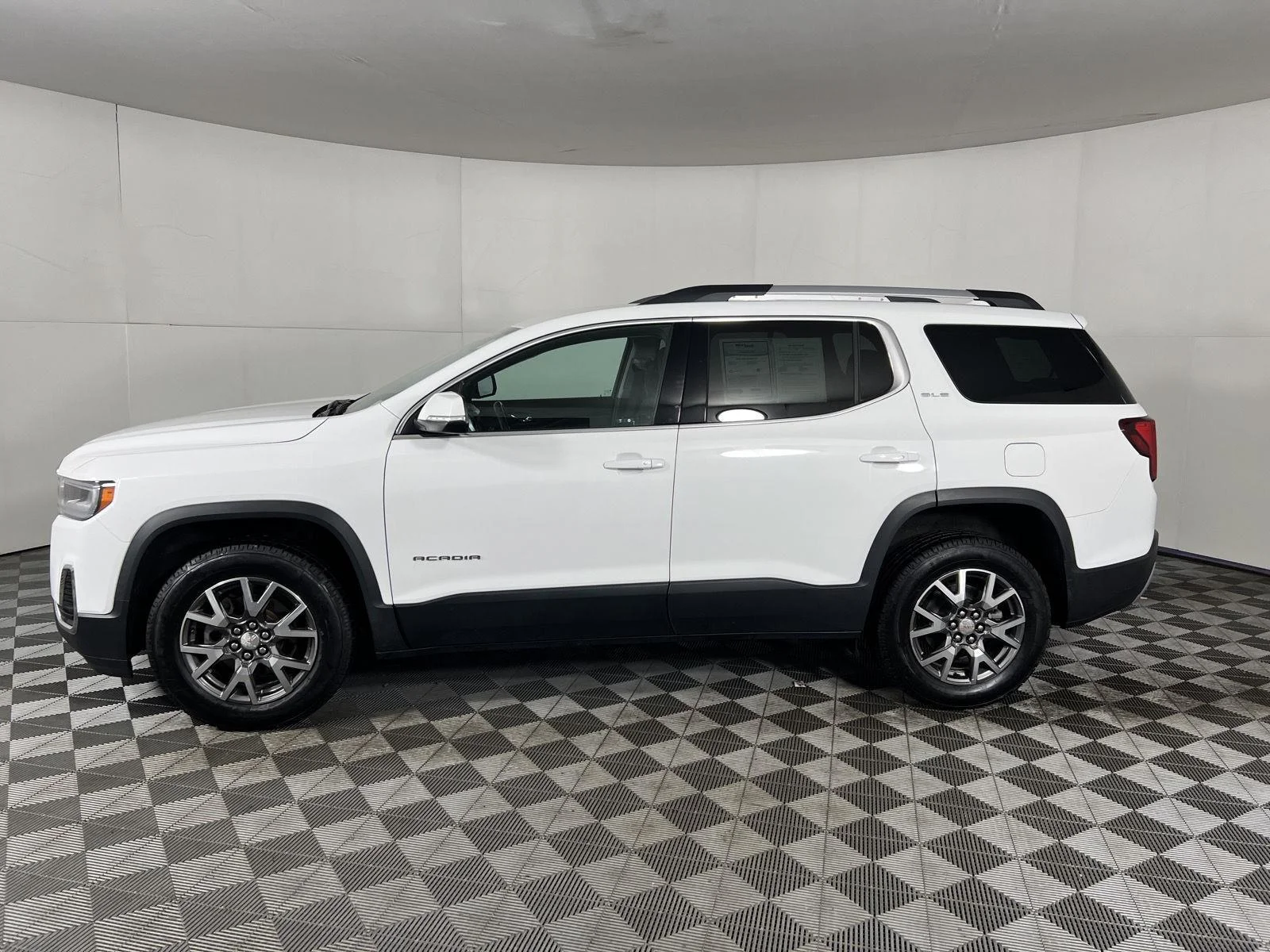 Used 2020 SUMMIT WHITE GMC SLE image 9