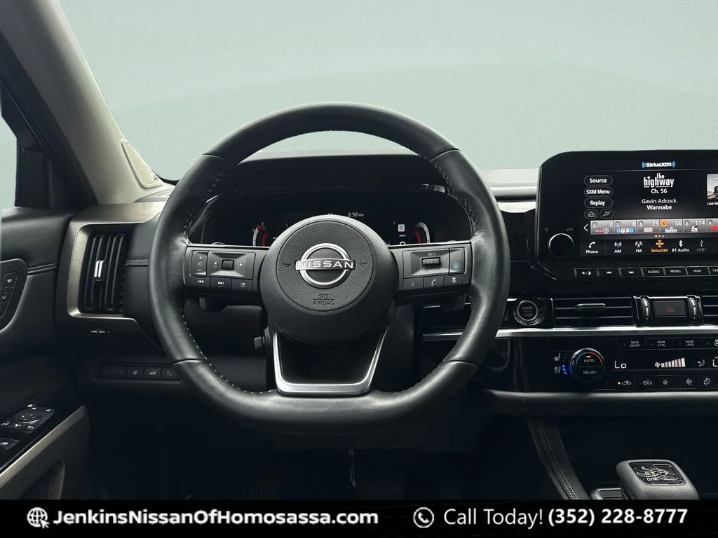 Used 2023 White Nissan Platinum image 26