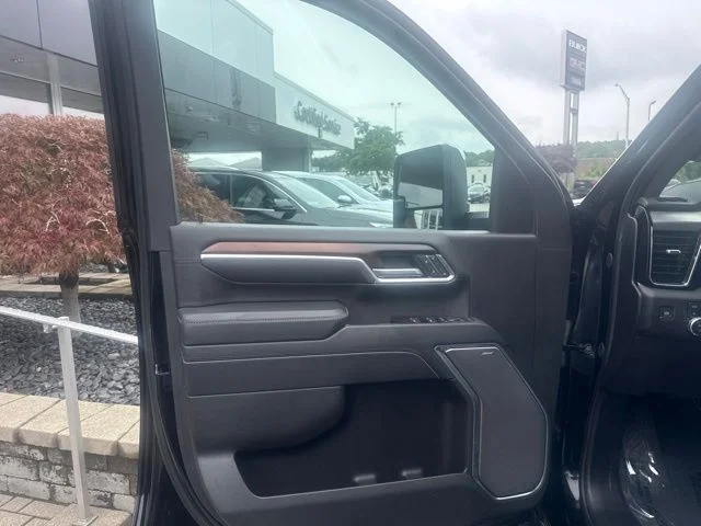 Used 2025 Black GMC Denali image 13